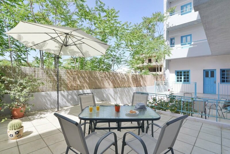 Гостиница Spacious One Bedroom Apt With Lovely Mountain View