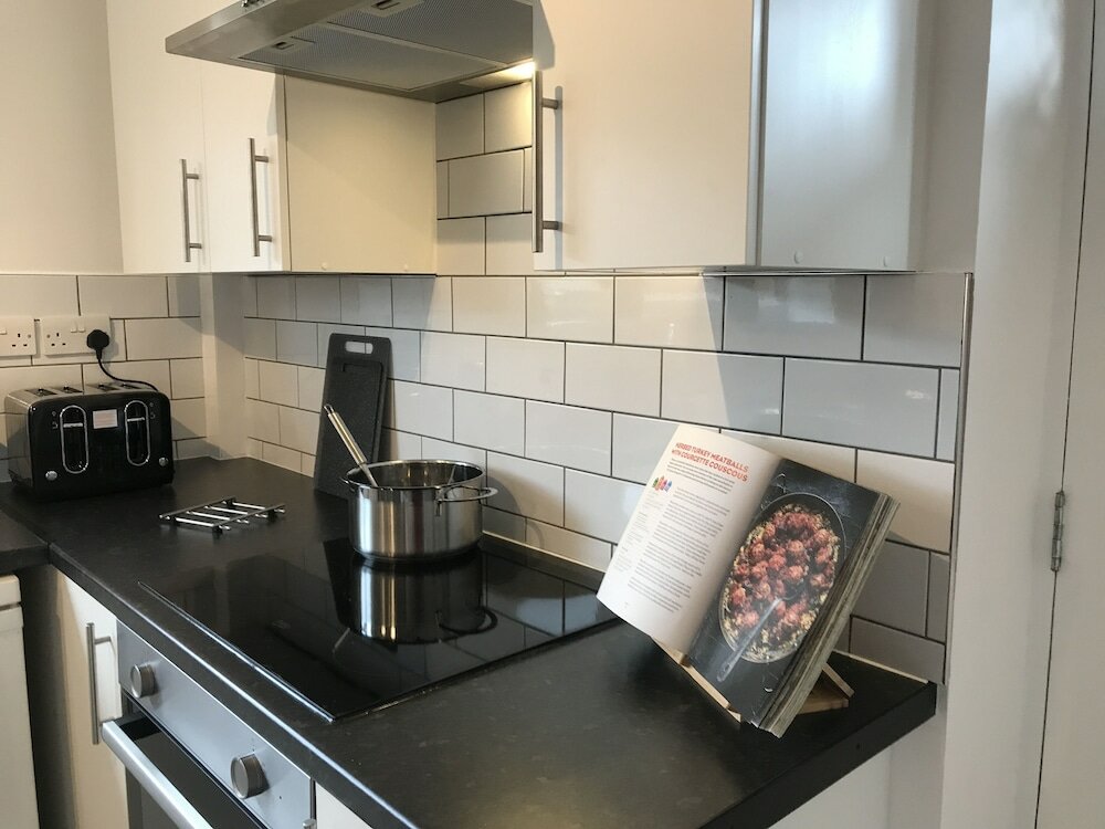 Фото Modern 3-bed House With Parking Bamber Bridge, Preston