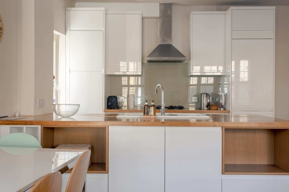 Фото Fantastic 2 Bedroom Apartment in Central London