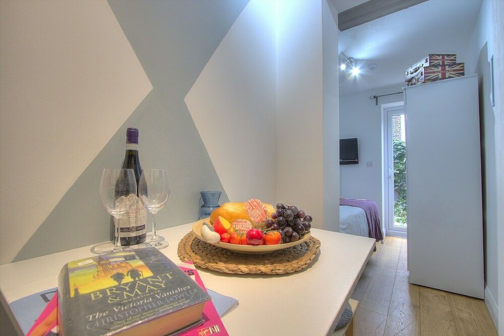 Фото R1 Medium Studio