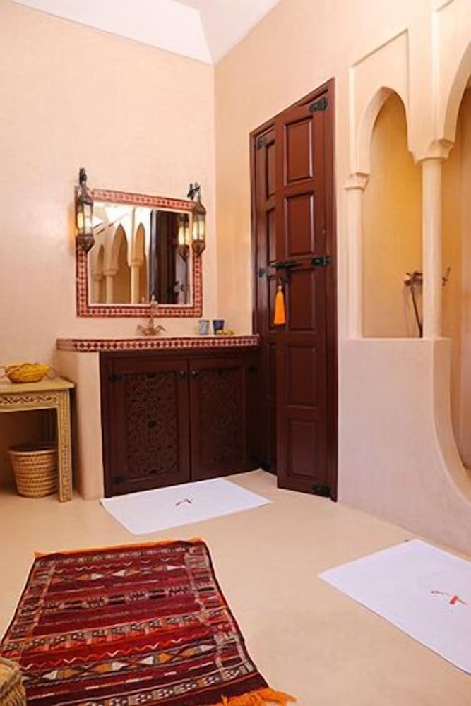 Фото Riad Assaada