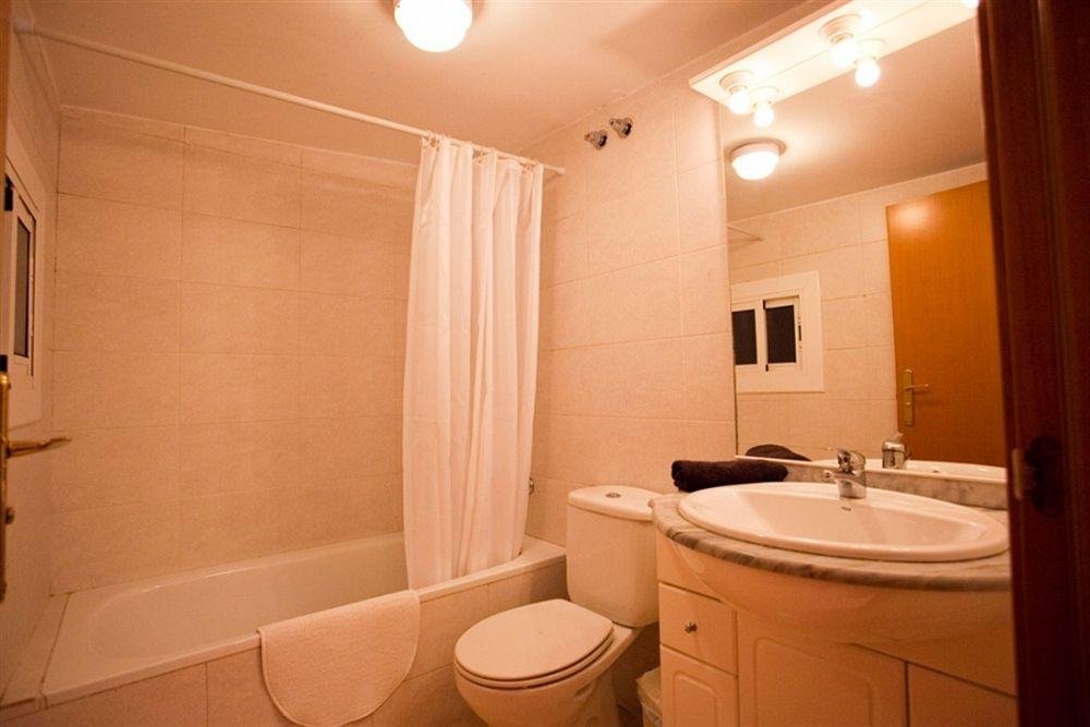 Фото Las Ramblas Pasaje Bacardi Apartments