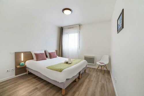 Гостиница Comfort Aparthotel Versailles Saint Cyr Lecole в Трапе