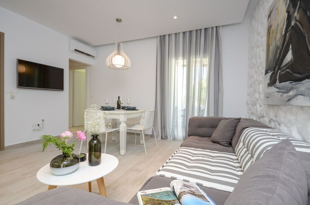 Фото Elegant Apartments