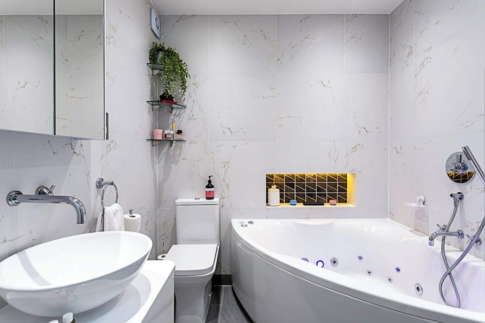 Фото Luxurious Victorian Home