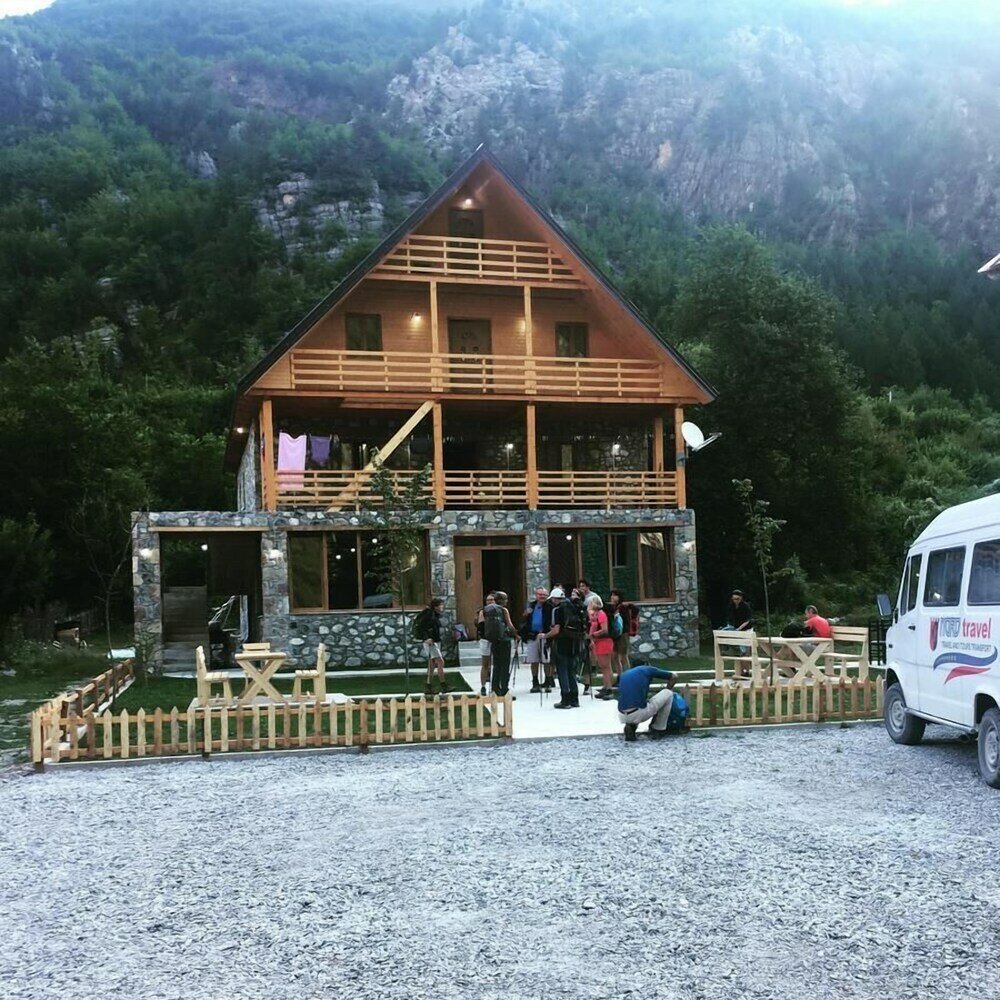 Фото Alpine House Thethe