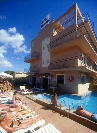 Гостиница Gabarda Hotel в Кальвии