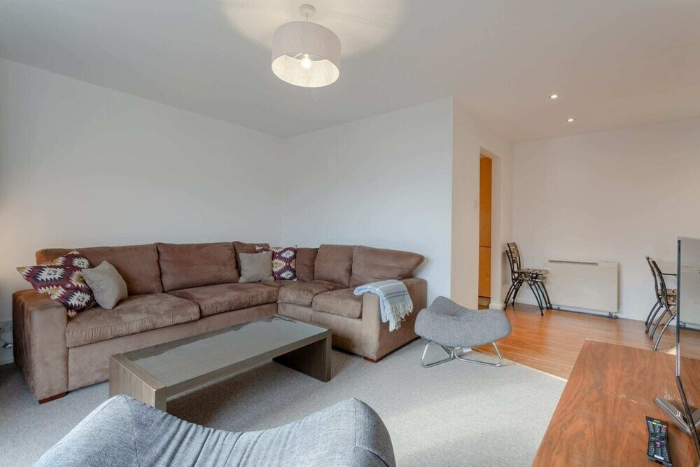 Фото A Spacious 2 Bedroom Apartment In Aldgate East