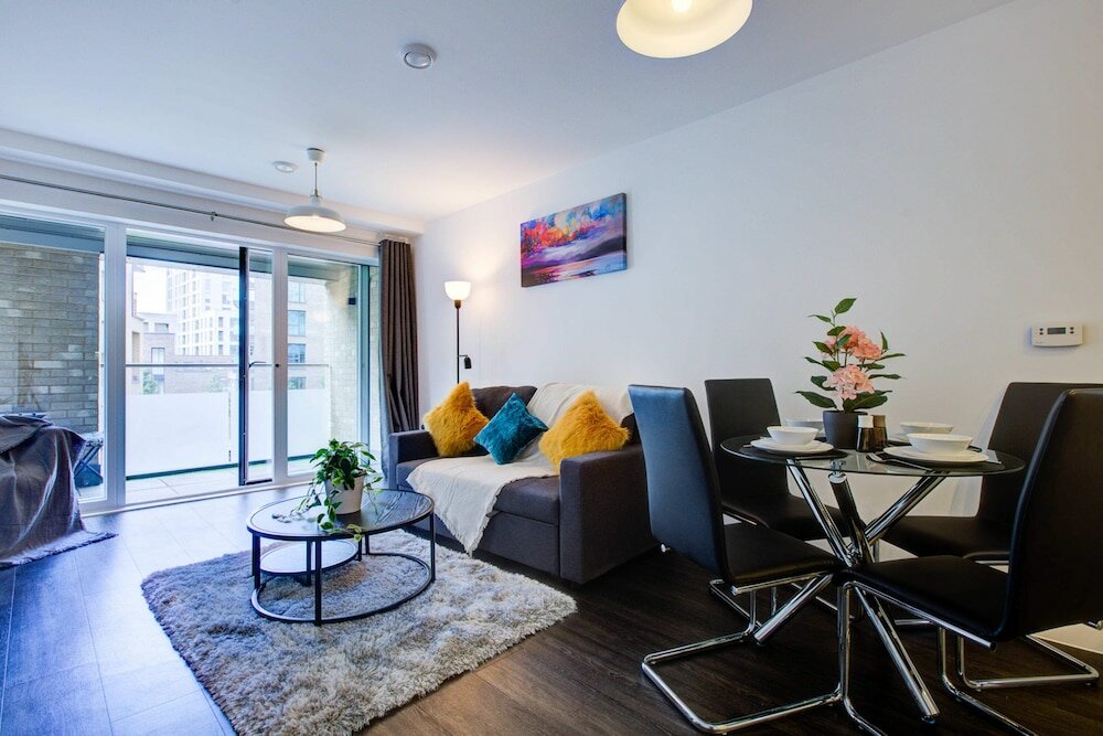 Фото Modern Greenwich Flat With Parking