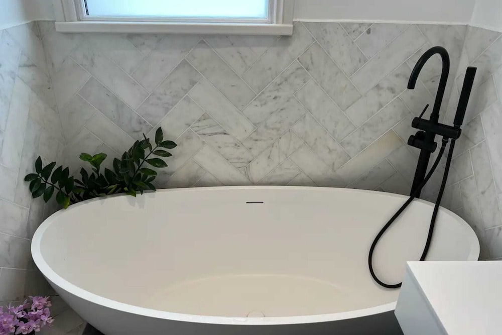 Фото Gorgeous 3 Bedroom Home in Quaint Southfields