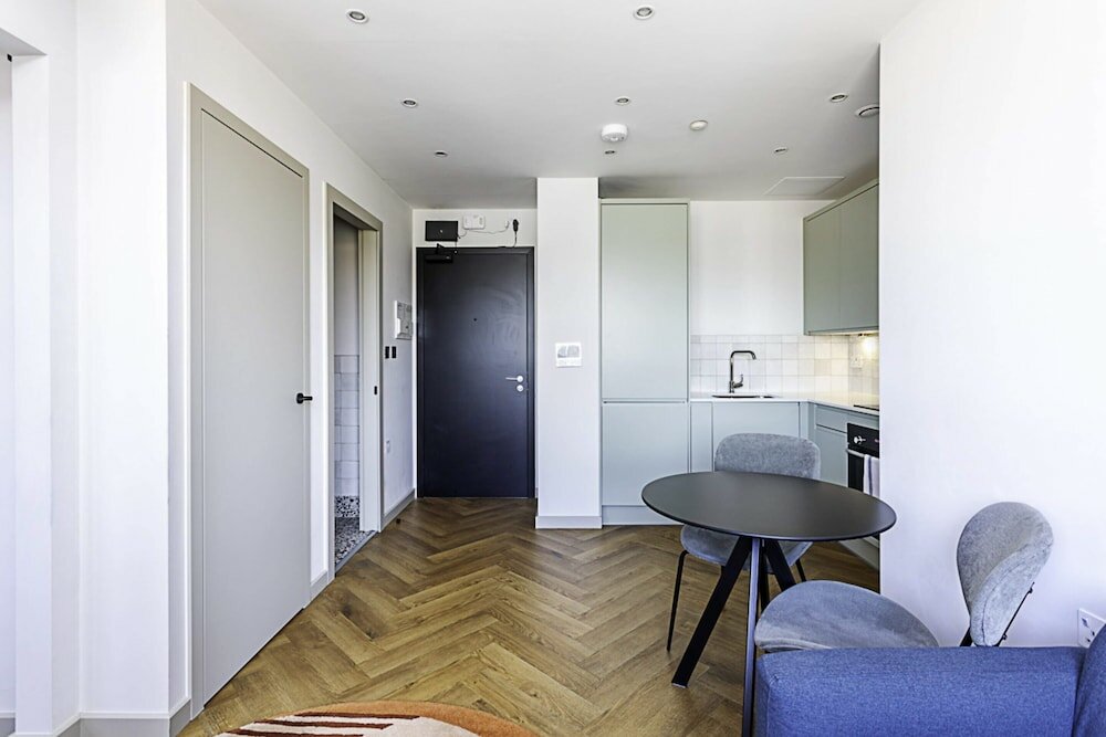 Фото 1-bed Apartment: Close to Wimbledon Station