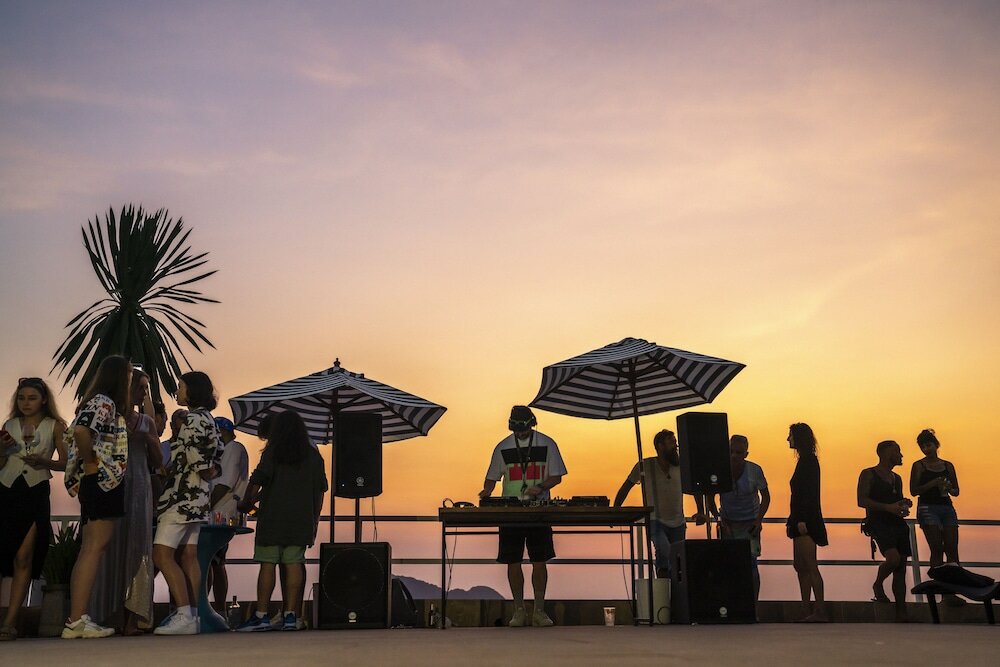 Фото Baan Jai Dee Beach Front Hotel