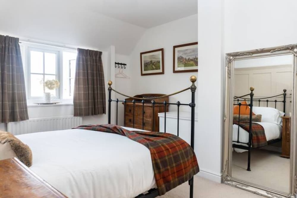 Фото 4 Bed-House Sleep 10-Parking-HotTub-Wifi