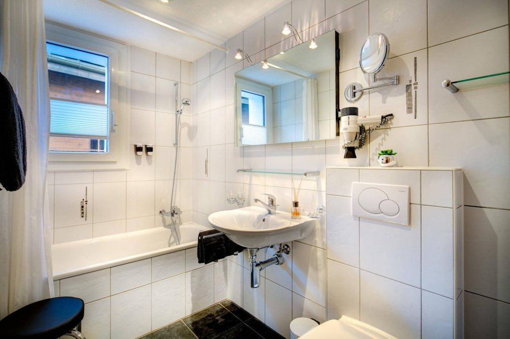 Фото Alpine Lodge