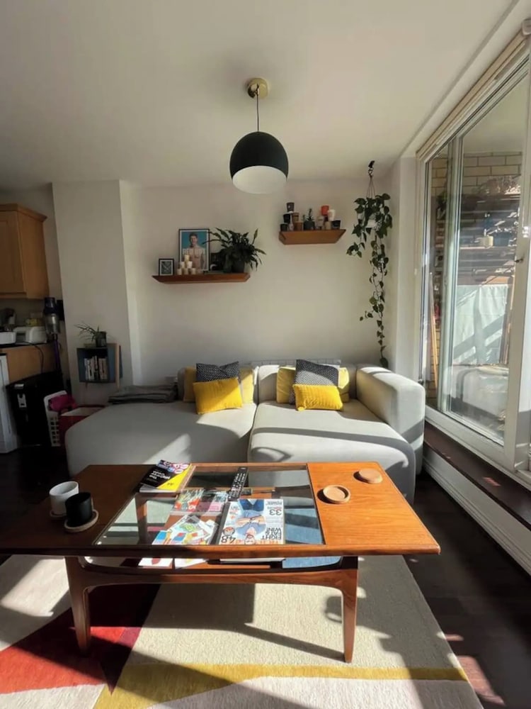 Фото Vibrant & Modern 1bd Flat - Hackney