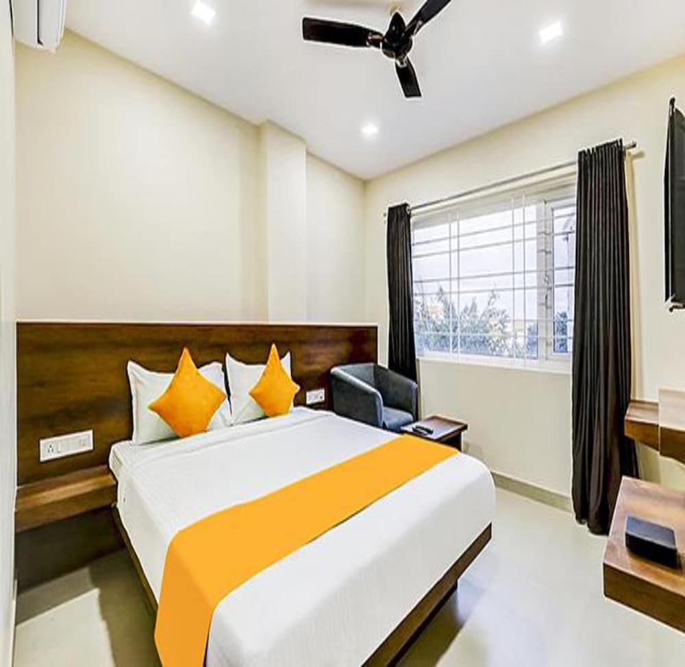 Фото Fabhotel Rove Inn & Suites