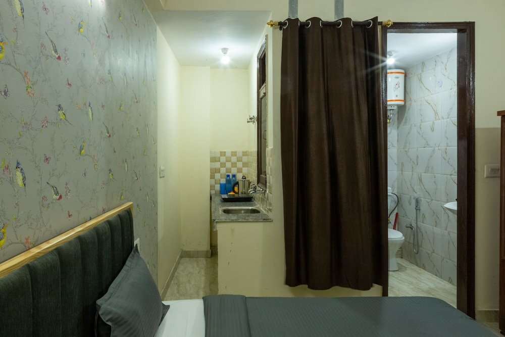 Фото Eat Sleep Wander Studio Apartments