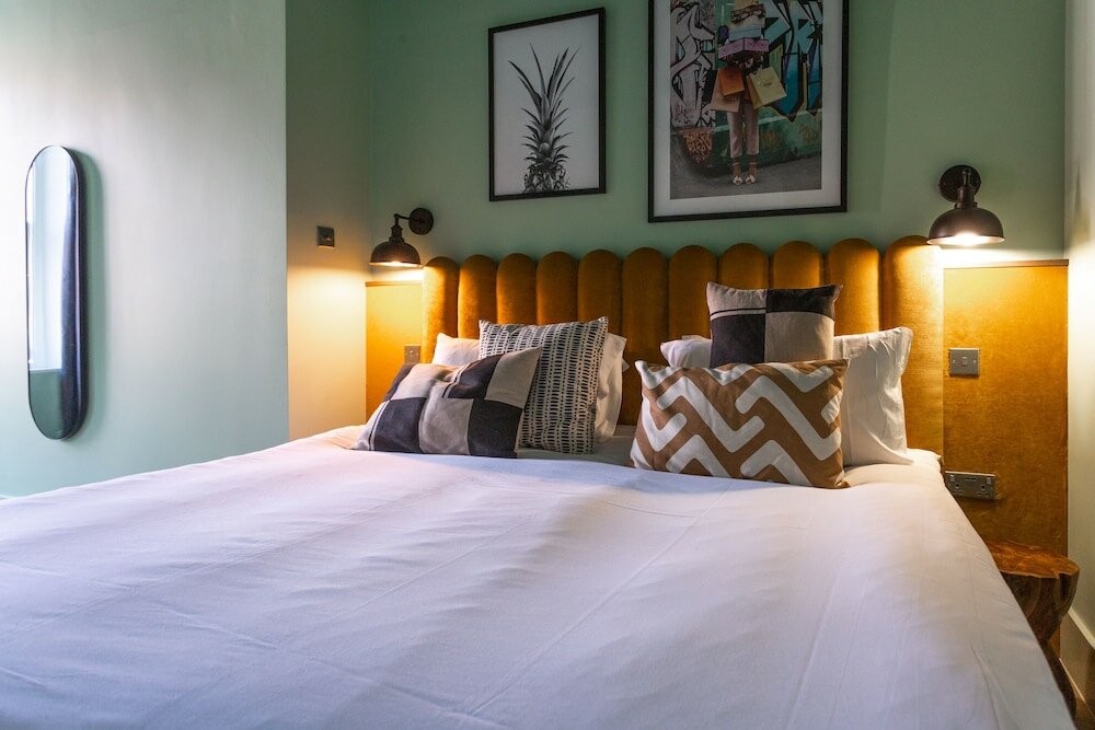 Фото Your Apartment i Brixton