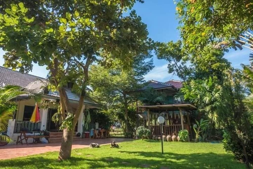 Фото Plus Hostel Ayutthaya