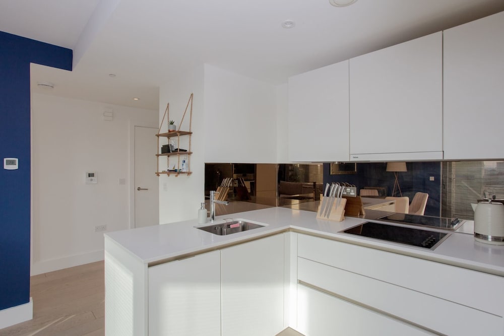 Фото Contemporary 1 Bedroom Apartment in South London