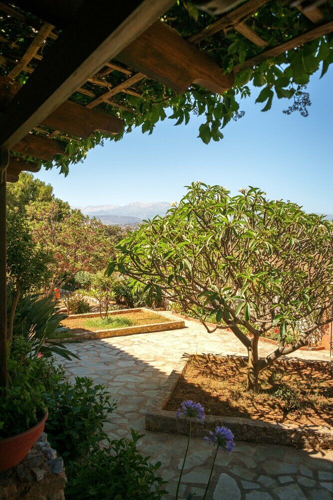 Фото Gorgeous Stone Cottage by the sea