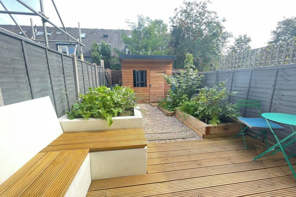 Фото Chic 2bd Home w Private Garden - New Cross!