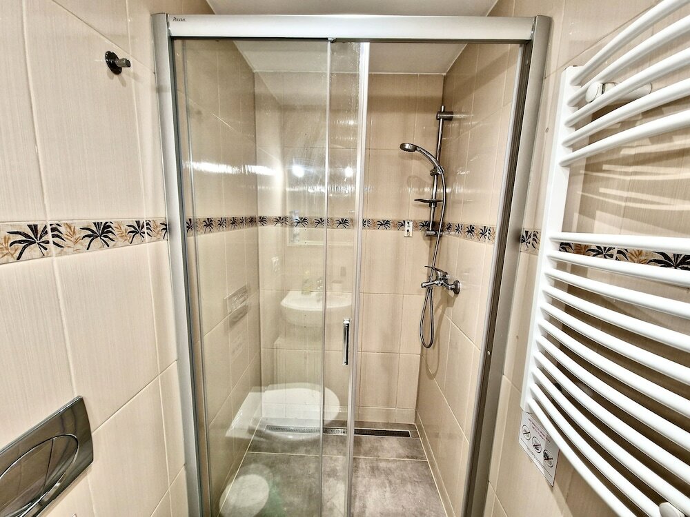 Фото Ground Floor Apartment