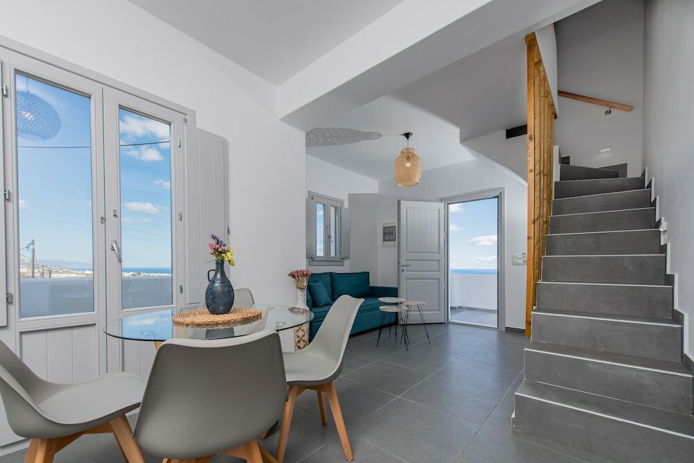 Фото Golden View Jacuzzi Suites