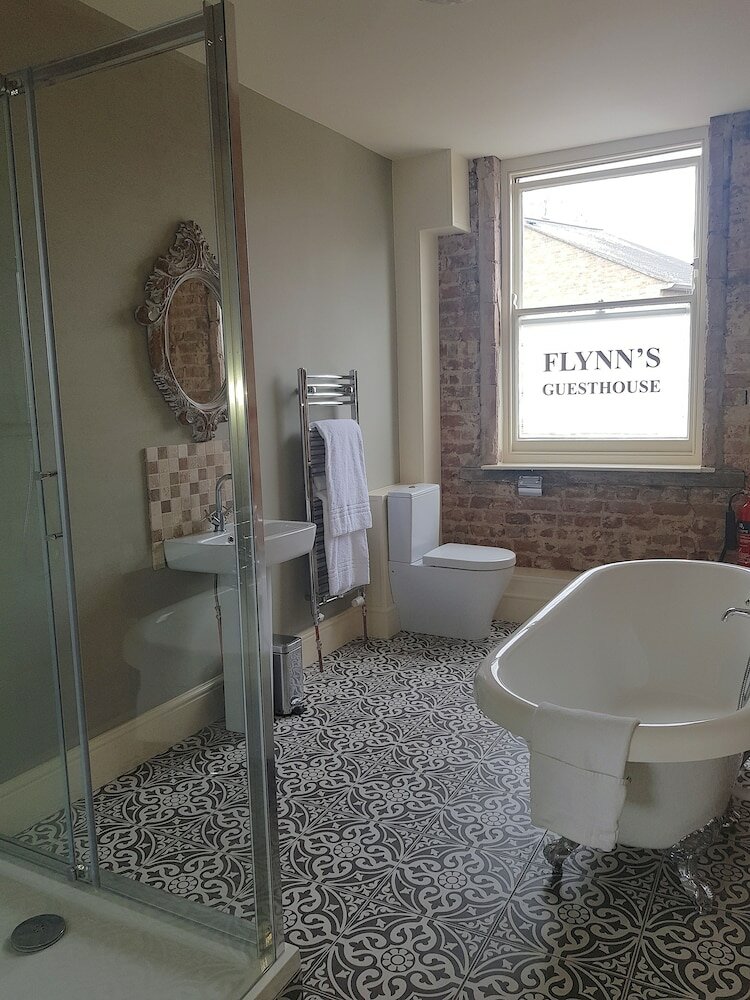 Фото The Crown Pub & Guesthouse