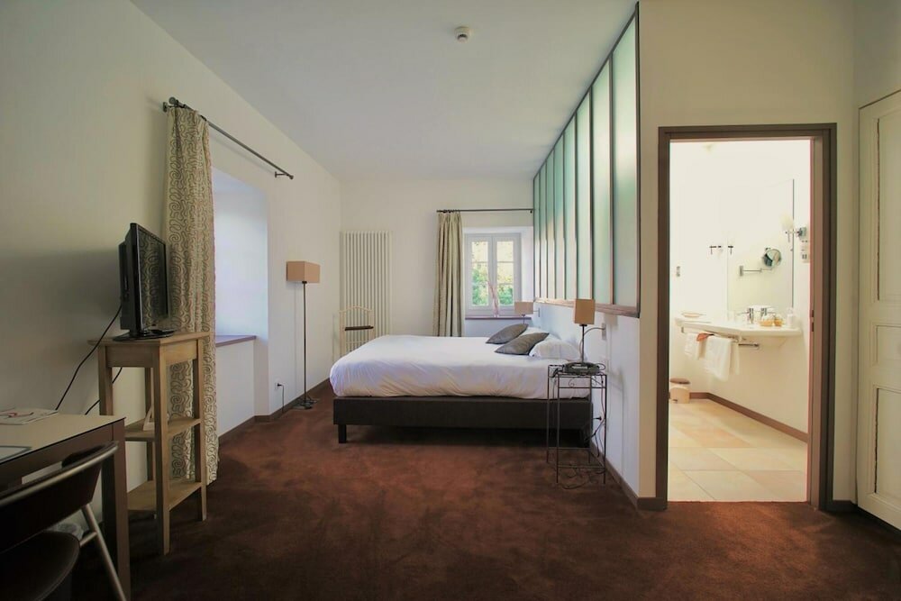 Фото Clos de Vallombreuse, The Originals Relais