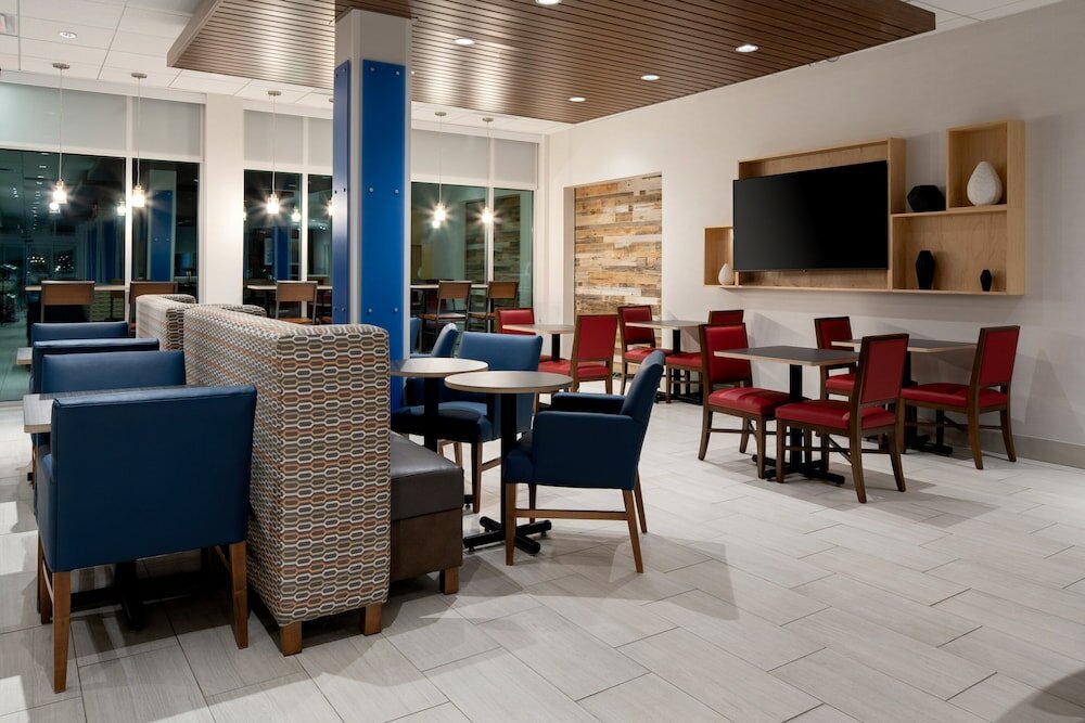 Фото Holiday Inn Express & Suites Bullhead City, an Ihg Hotel