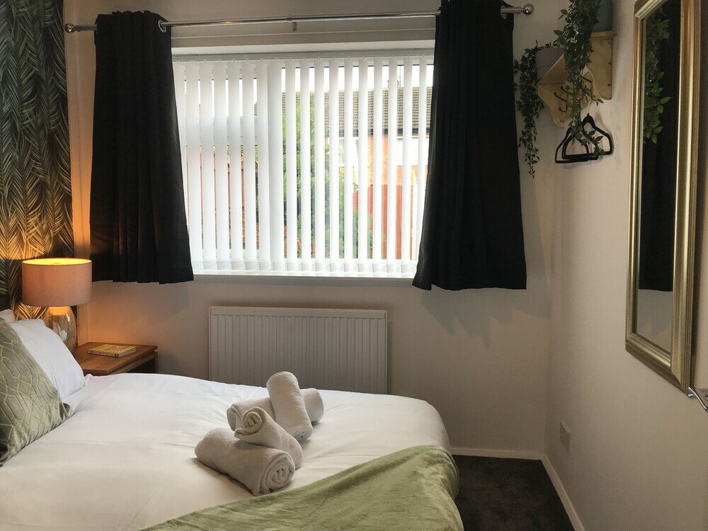 Фото Modern 3-bed House With Parking Bamber Bridge, Preston