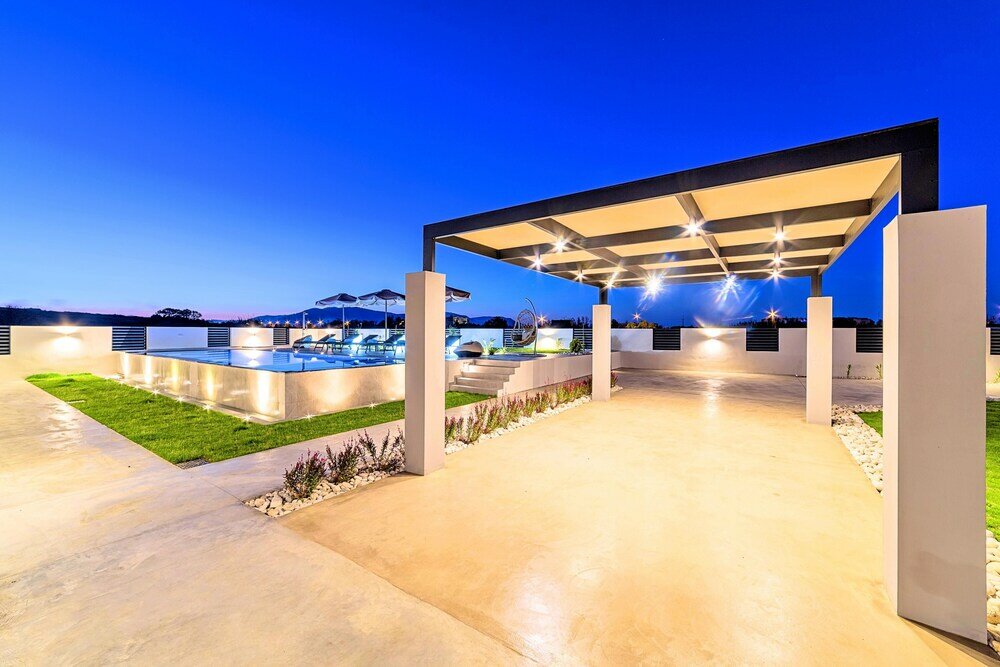 Фото Villa Solaris Heated Pool & Hot Tub