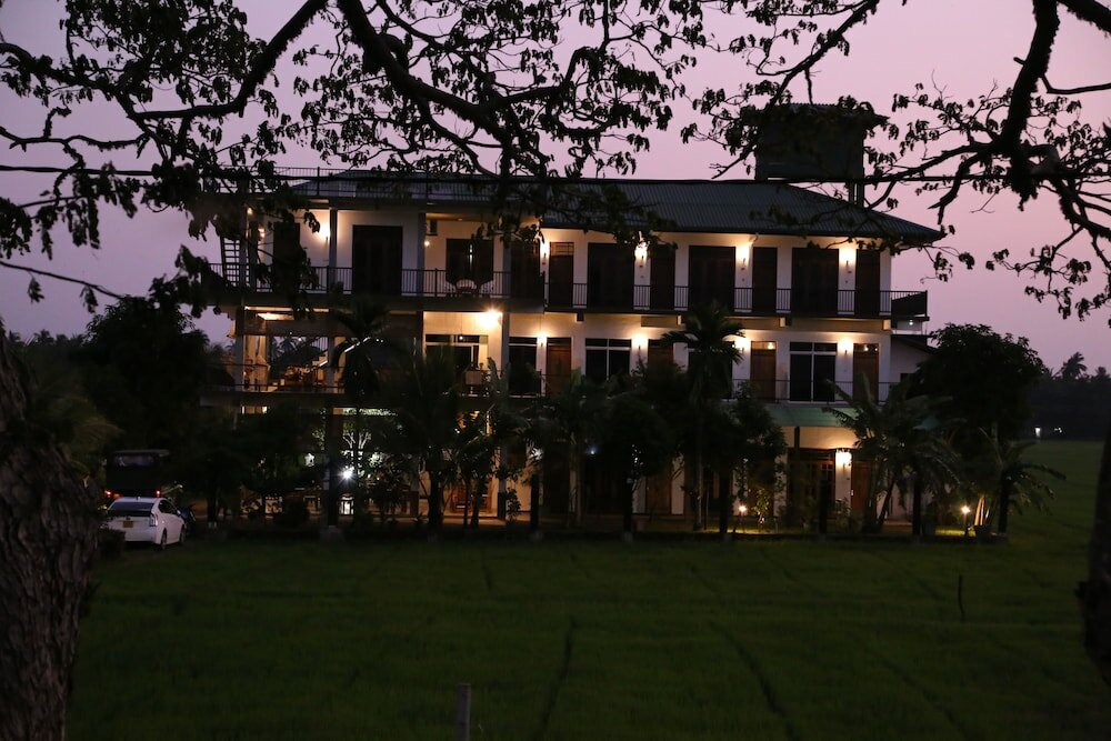 Фото Serene Park Hotel