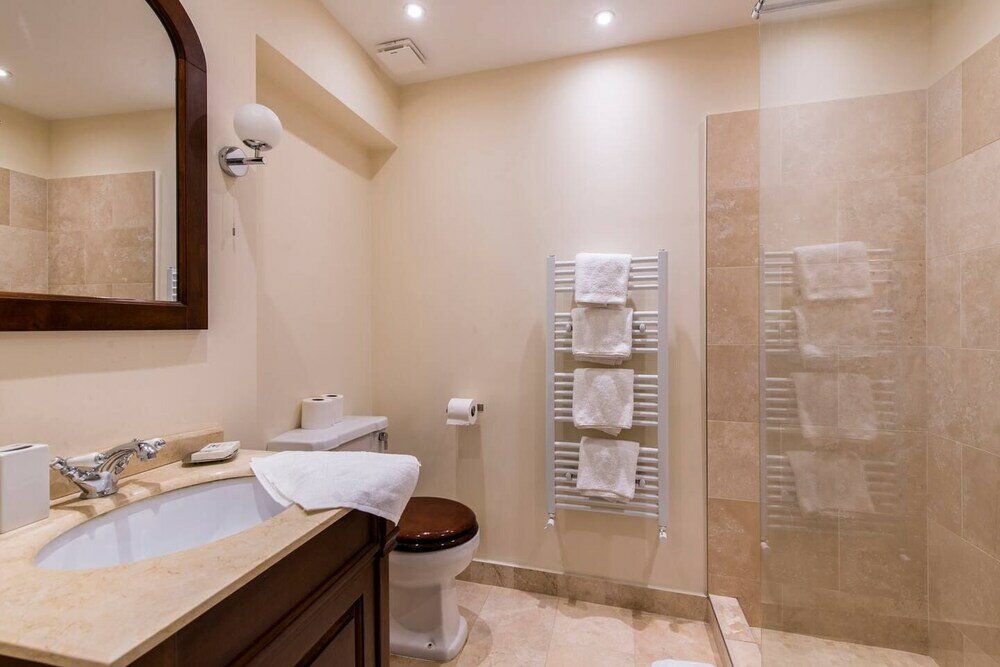 Фото Traditional 1 Bed in Chelsea Near Harrods