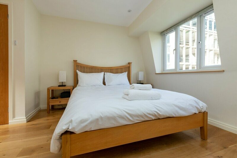Гостиница Modern and Bright 3 Bedroom House in Paddington в Лондоне