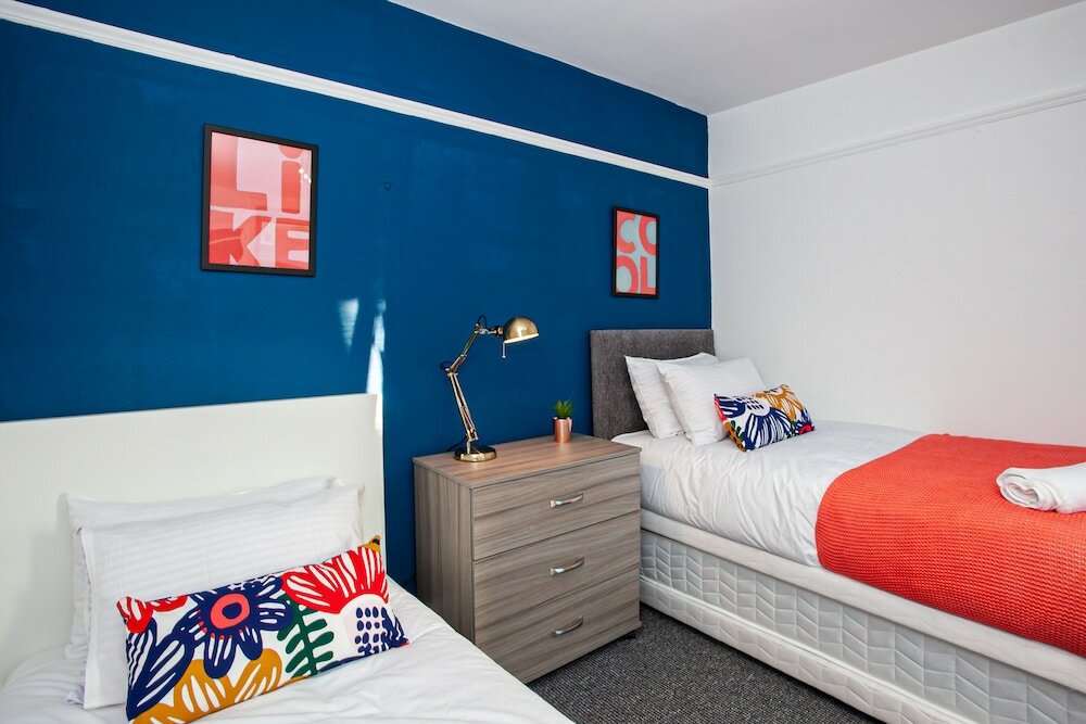 Фото The Manchester Pad - Sleeps 12