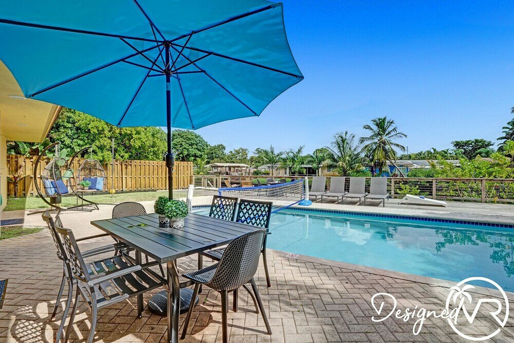 Фото Stunning Waterfront 3br with Heated Pool
