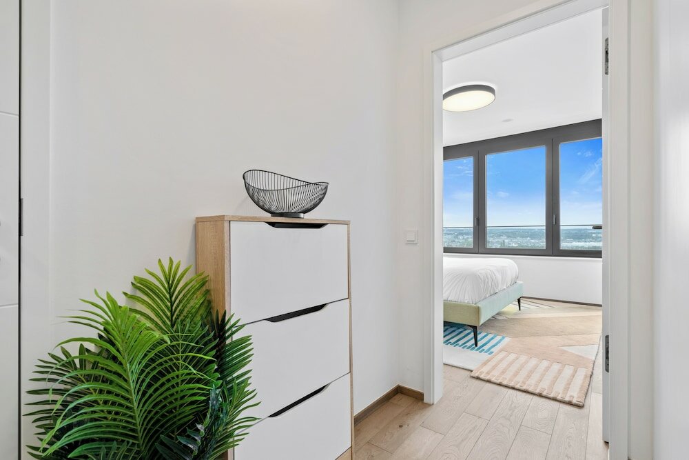 Фото Stylish Luxurious Apt w Pool & Gym Id214