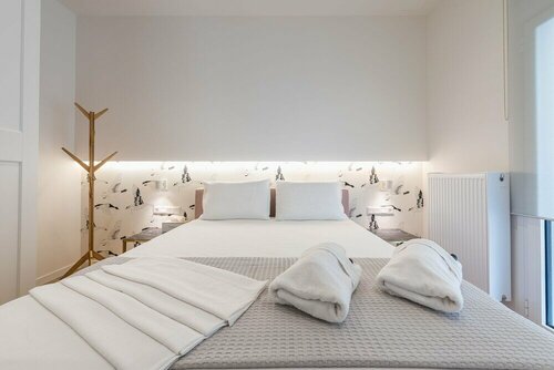 Luxury Hill View Loft by Cloudkeys