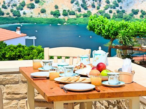 Гостиница Luxurious Villa With Swimming Pool in Kavallos Greece