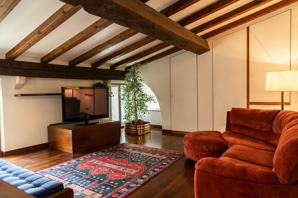 Short-term housing rental Prestigious Residence Brà with a turret overlooking Verona, Verona, photo