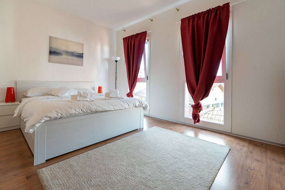 Фото Los Lorentes Residences - Bulle