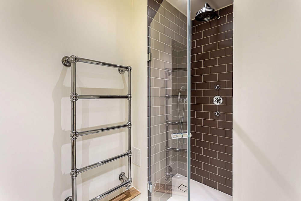 Фото Fulham Serenity: Your Charming 2-bed Retreat