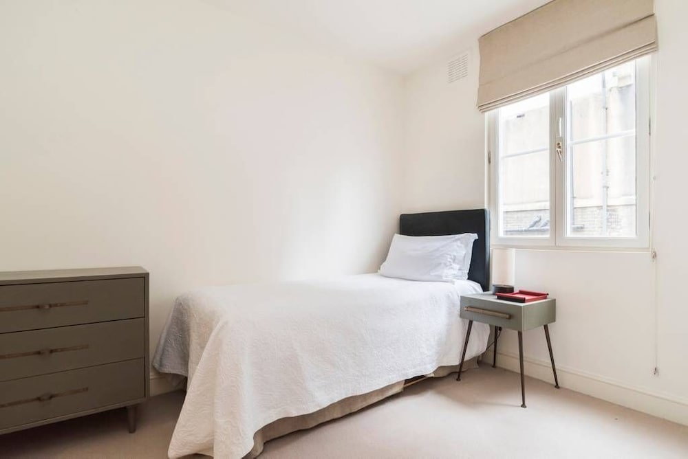 Фото Lovely 3 bedroom house South Kensington