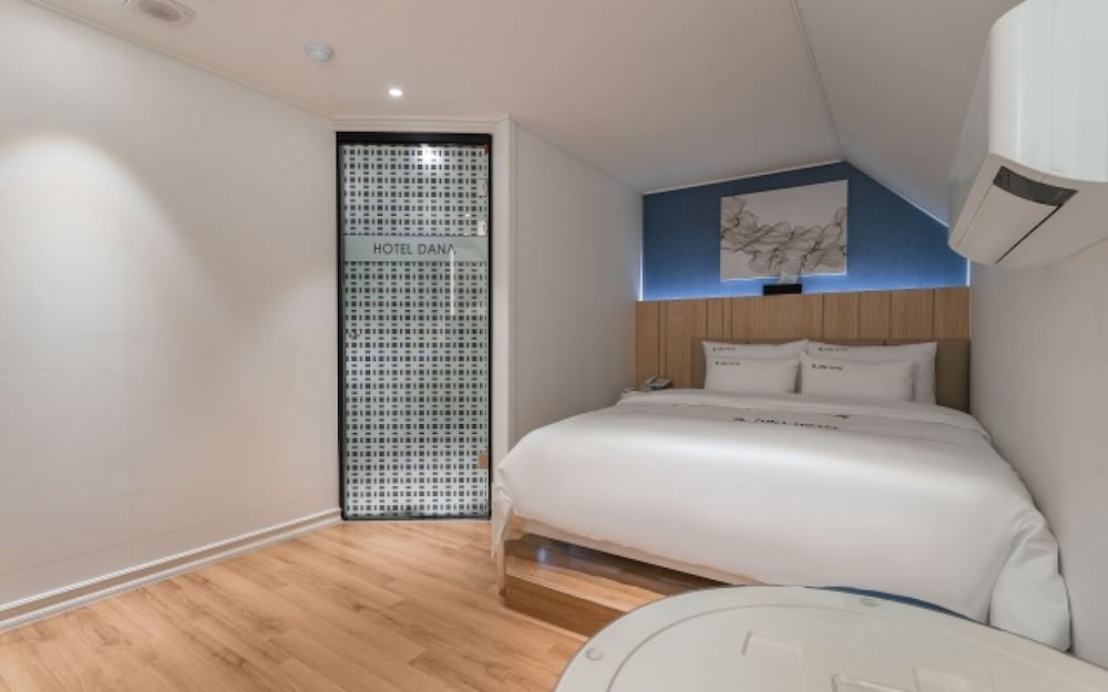 Фото Jongno Dana Hotel