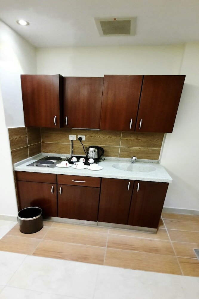 Фото The Blue Rose Hotel - الورده الزرقاء للوحدات السكنيه