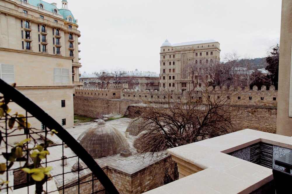 Фото Royal Antique Boutique Hotel