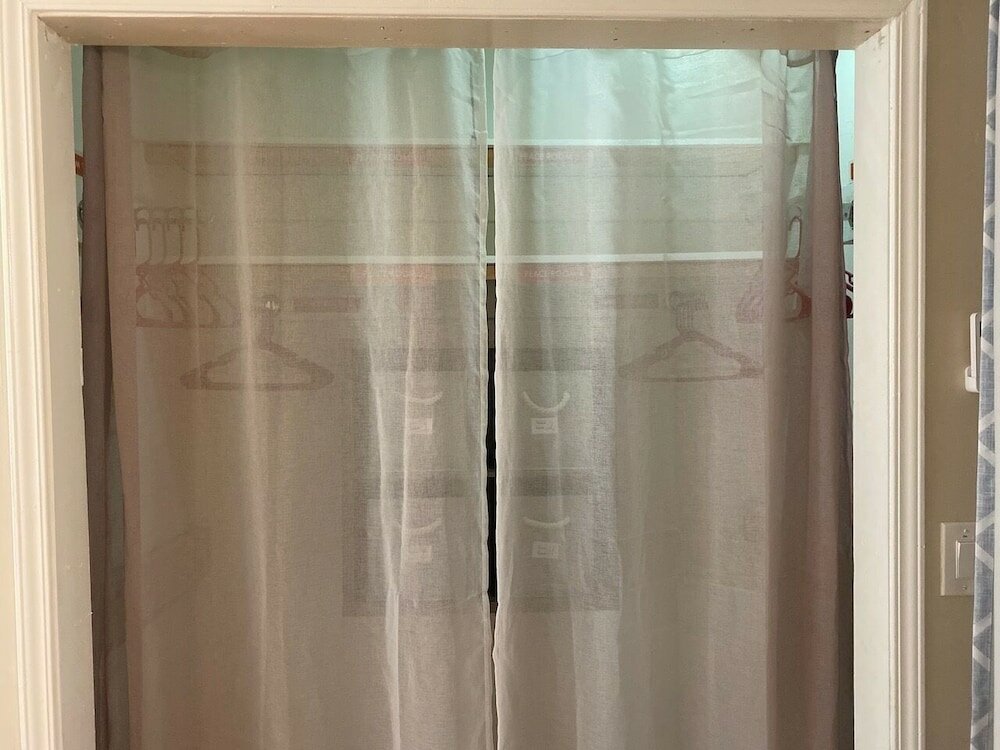 Фото Whole Family - Barrette - back - Hostel