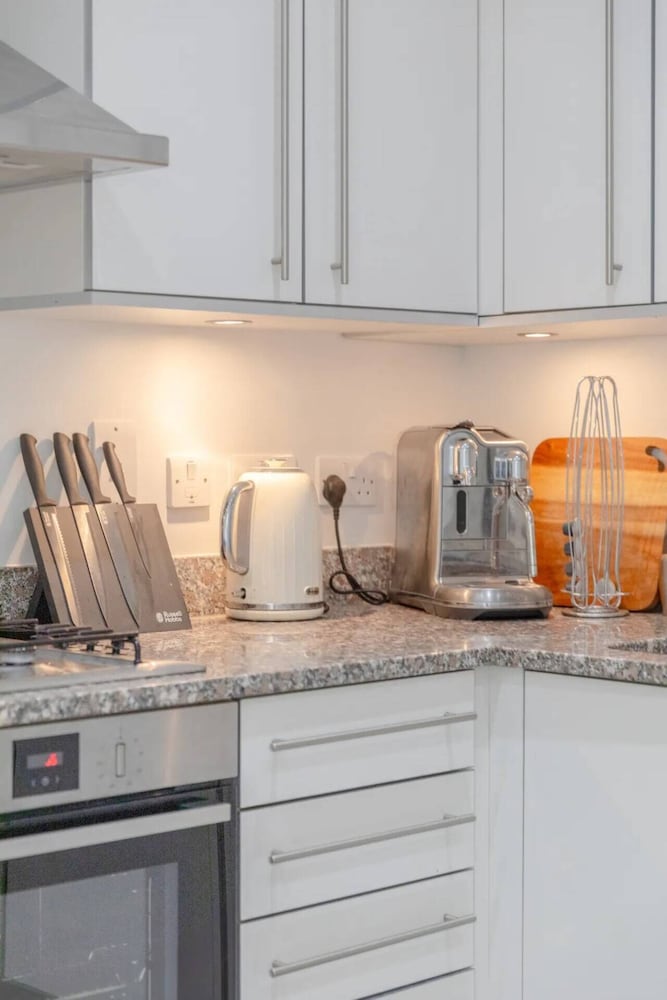 Фото Modern & Centrally Located 2bd Flat - Marble Arch!